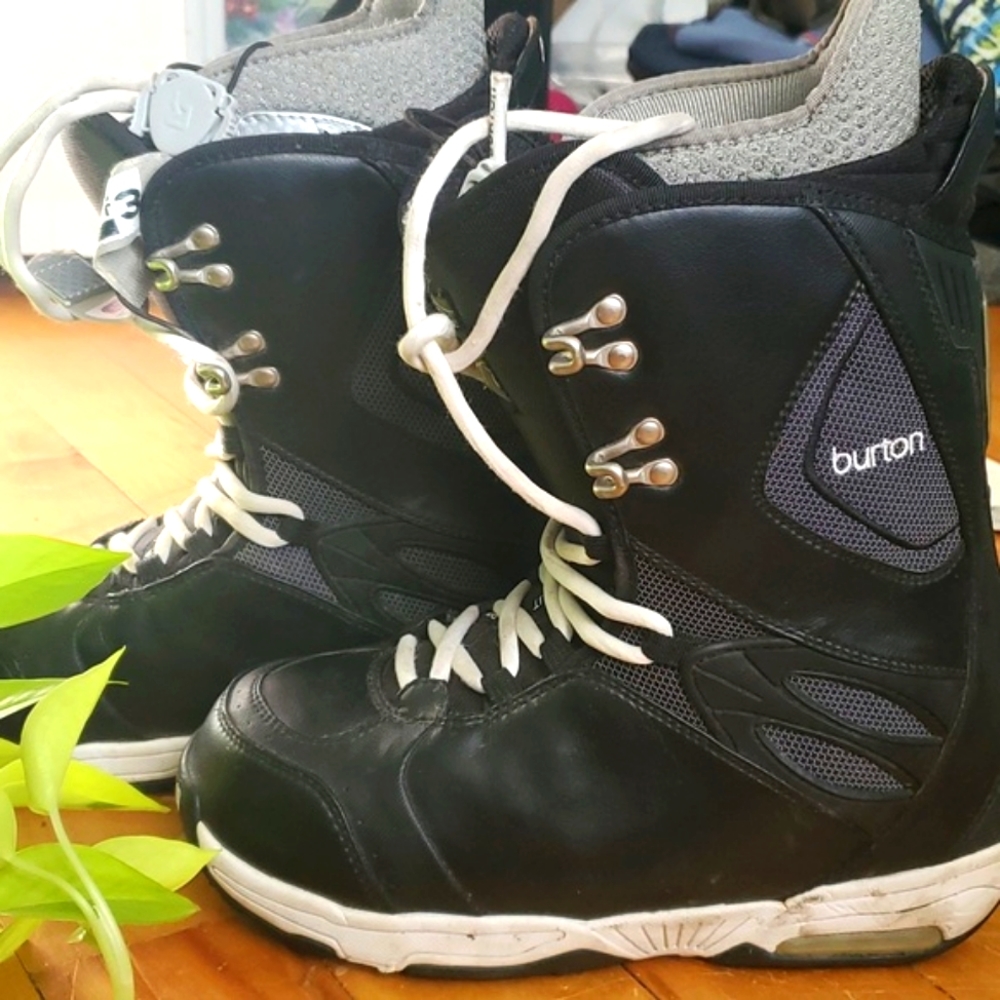 Burton Women's Sapphire Snowboard Boot, 7.5